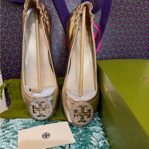 Tory Burch Ballet With Pave Logo Crinkle Metallic Leather/Pave Crystals size 6